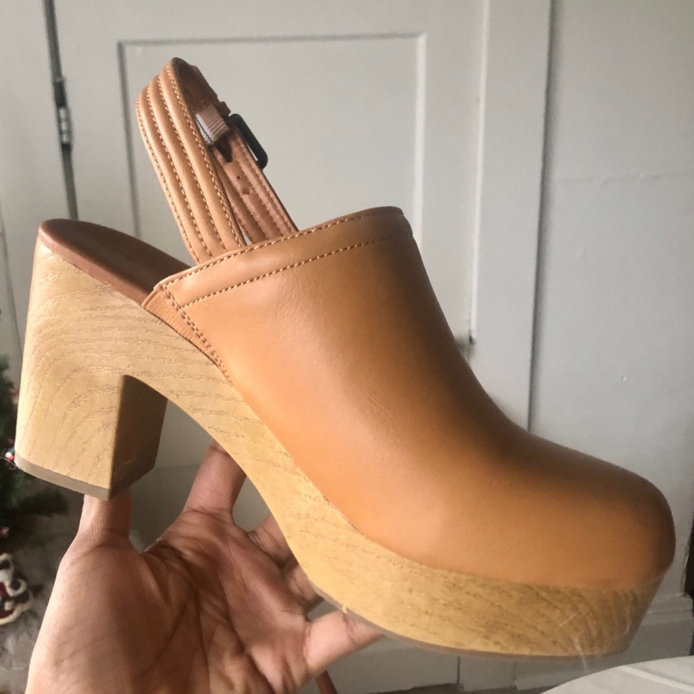 EUC CLOGS